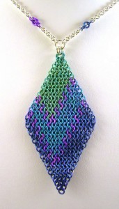 pendant_niobium_mesh_close