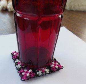 rubbermaille-coaster-with-red-glass