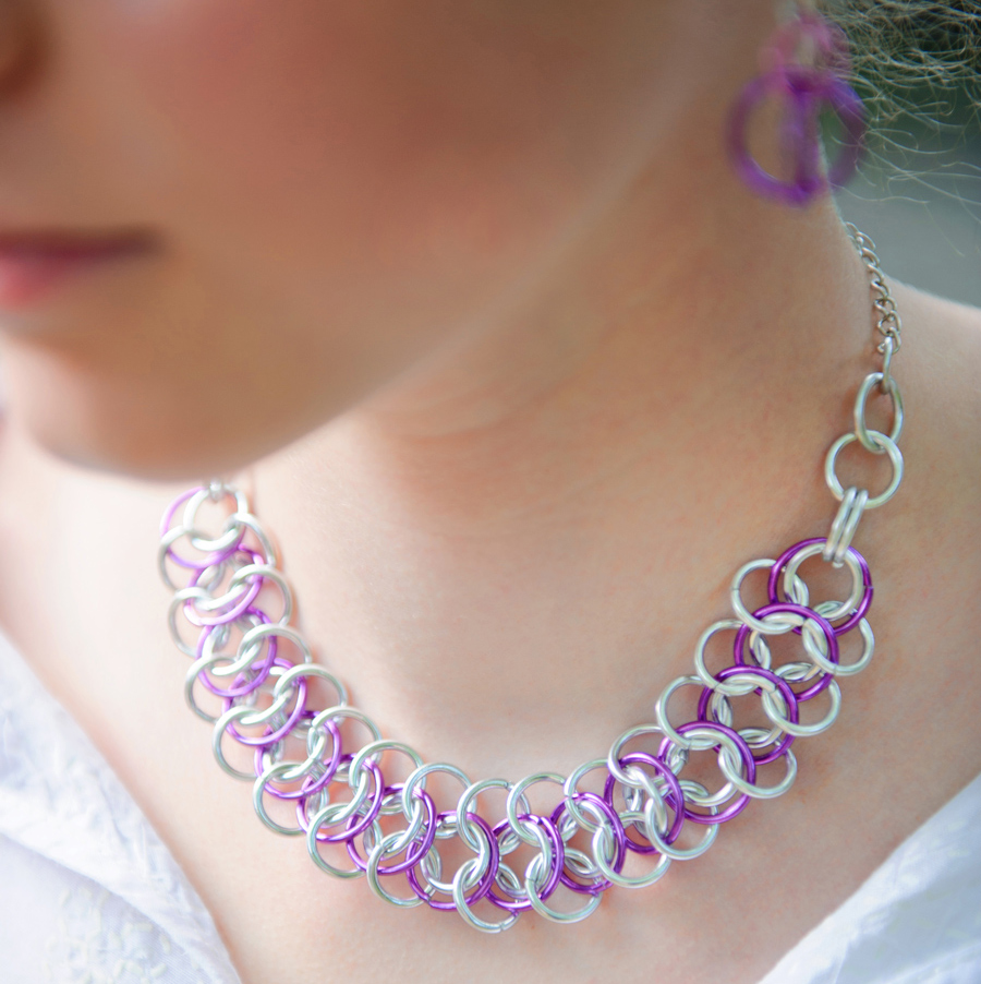 Girl wearing Bubble Loops Pink and Silver Necklace Linkt Craft Kits