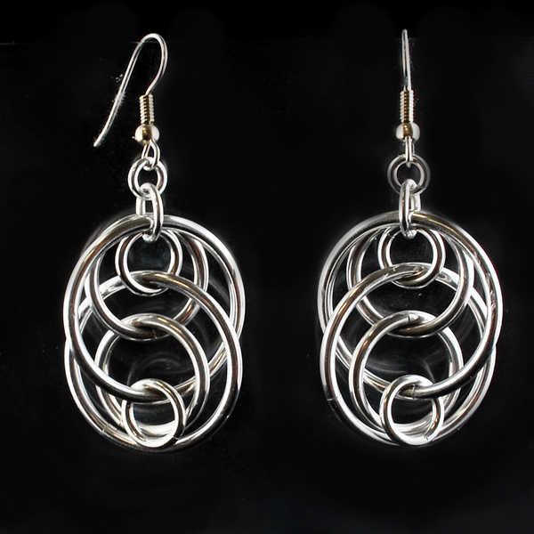 Loops earing outlet